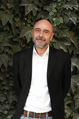 tl_files/dynamic_dropdown/Autoren/Reichlin, Linus_(c) Susanne Schleyer_330.jpg